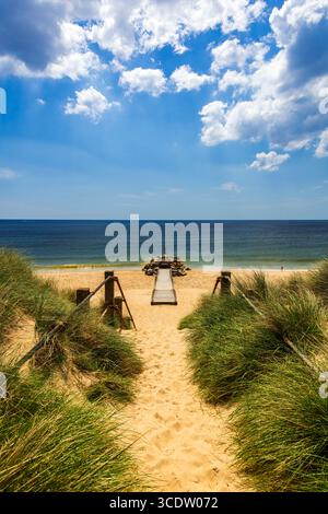 Soleil d'été sur Southbourne Beach et groyne près de Hengistbury Head Banque D'Images