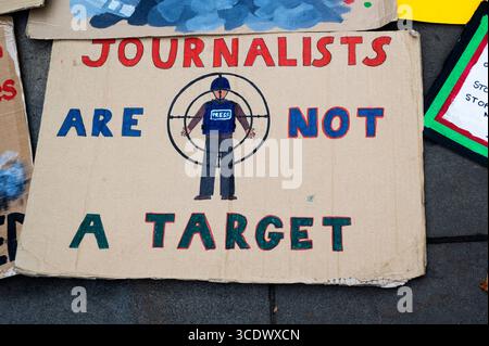 Mercredi 13 août, la branche indépendante londonienne du Syndicat national des journalistes a tenu une veillée devant Downing Street à Londres après le killi Banque D'Images