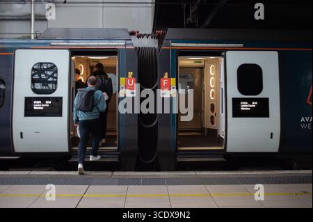 Madrid, Espagne. 07 août 2025. Manchester Piccadilly Station est la gare principale de Manchester, ouverte sous le nom de Store Street en 1842, Manchester 12 août 12025 Angleterre, Royaume-Uni. (Photo par Oscar Gonzalez/Sipa USA) crédit : Sipa USA/Alamy Live News Banque D'Images