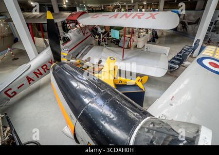 Exposition d'avions d'avant la seconde Guerre mondiale au musée DeHaviland en Angleterre Banque D'Images