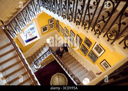 Londres, Royaume-Uni. 14 août 2025. Le premier ministre britannique Keir Starmer accueille le président ukrainien Volodymyr Zelenskyy au 10 Downing Street à Londres, au Royaume-Uni, jeudi 14 août 2025. La visite de Zelenskyy au Royaume-Uni fait suite à son voyage à Berlin, où il a participé à des réunions virtuelles avec les dirigeants européens et le président américain Trump pour coordonner la stratégie avant les pourparlers de vendredi en Alaska entre Trump et le président russe Vladimir Poutine, visant à mettre fin à la guerre en Ukraine. Photo de via Bureau de presse présidentiel ukrainien/UPI crédit : UPI/Alamy Live News Banque D'Images