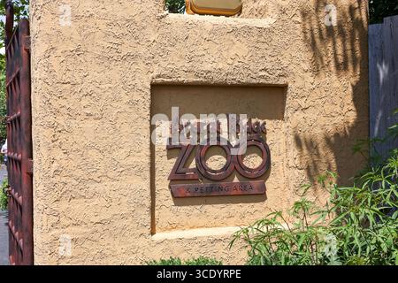 Williamstown, Kentucky États-Unis 22 juillet 2023 Une entrée du zoo Ararat Ridge Petting Zoo au Noah's Ark Encounter Theme Park à Williamstown, Kentucky Banque D'Images
