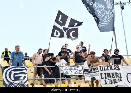 Celje, Slovénie. 14 août 2025. Celje, Slovénie, le 14 août 2025, les fans de Lugano lors de la Ligue des conférences de l'UEFA, troisième tour de qualification, match de 2ème manche entre Celje (Slovénie) et Lugano (Suisse) au Stadion Celje, Celje, Slovénie. (Photo de Natasa Kupljenik/Sports Press photo) crédit : SPP Sport Press photo. /Alamy Live News Banque D'Images