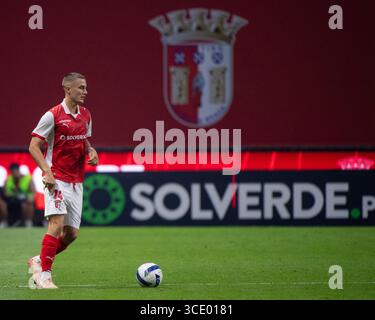 Braga, Braga, Portugal. 14 août 2025. GUSTAF LAGERBIELKE du SC Braga vu en action lors du match des séries éliminatoires de l'UEFA Europe League 2025/26 entre le SC Braga et le CFR Cluj à l'Estadio Municipal de Braga le 14 août 2025 à Braga, Portugal. (Crédit image : © Miguel Lemos/ZUMA Press Wire) USAGE ÉDITORIAL SEULEMENT ! Non destiné à UN USAGE commercial ! Banque D'Images