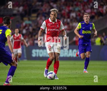 Braga, Braga, Portugal. 14 août 2025. RODRIGO ZALAZAR du SC Braga vu en action lors du match des séries éliminatoires de l'UEFA Europe League 2025/26 entre le SC Braga et le CFR Cluj à l'Estadio Municipal de Braga le 14 août 2025 à Braga, Portugal. (Crédit image : © Miguel Lemos/ZUMA Press Wire) USAGE ÉDITORIAL SEULEMENT ! Non destiné à UN USAGE commercial ! Banque D'Images