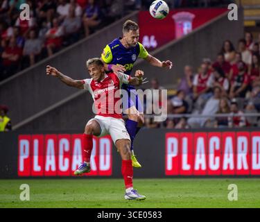 Braga, Braga, Portugal. 14 août 2025. RODRIGO ZALAZAR du SC Braga vu en action lors du match des séries éliminatoires de l'UEFA Europe League 2025/26 entre le SC Braga et le CFR Cluj à l'Estadio Municipal de Braga le 14 août 2025 à Braga, Portugal. (Crédit image : © Miguel Lemos/ZUMA Press Wire) USAGE ÉDITORIAL SEULEMENT ! Non destiné à UN USAGE commercial ! Banque D'Images