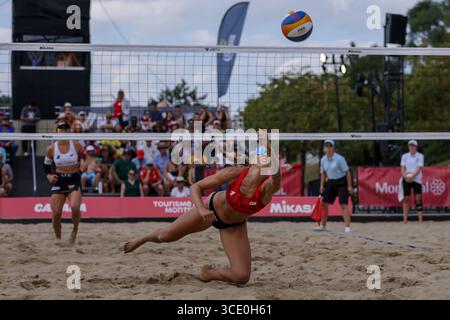 Marie-Alex Bélanger ( Canada ) au premier jour de compétition avec sa coéquipière Léa Monkhouse ( Canada ) au tournoi World Volleybeach Pro tour Montréal 2025 Banque D'Images