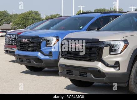 Indianapolis - 14 août 2025 : présentation du petit VUS terrain de GMC chez un concessionnaire. GMC offre le terrain en versions Elevation, AT4 et Denali. Banque D'Images
