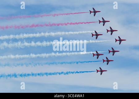 Les Red Arrows de la RAF au salon aéronautique international d'Eastbourne Airbourne 2025. L'équipe de voltige de la Royal Air Force Banque D'Images