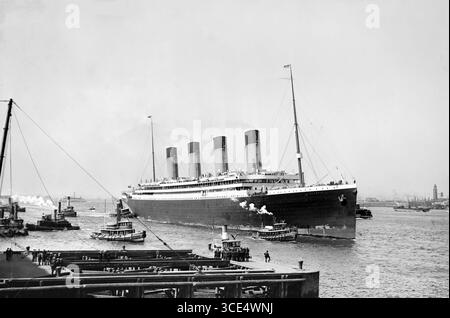 RMS Olympic. Photographie du RMS Olympic arrivant à New York lors de son voyage inaugural, le 21 juin 1911 Banque D'Images