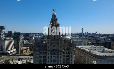 Vue aérienne du Royal Liver Building, Liverpool Waterfront Skyline, Merseyside, Angleterre, Royaume-Uni Banque D'Images