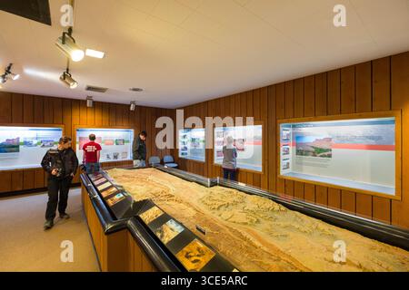 Les gens de la Capitol Reef National Park Visitor Centre, Wayne County, Utah, USA Banque D'Images