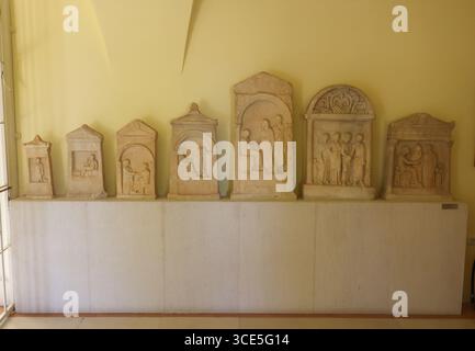 Artefacts grecs antiques à l'intérieur du Musée de Palaiopolis - mon repos, Corfou, Grèce Banque D'Images