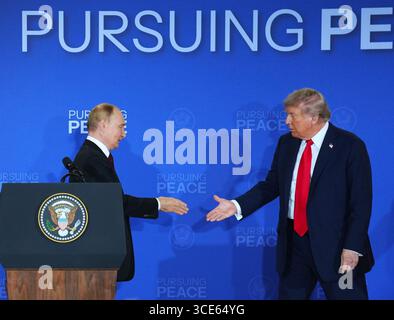 Anchorage, États-Unis. 15 août 2025. Le président américain Donald Trump (R) et le président russe Vladimir Poutine assistent à une conférence de presse conjointe après avoir conclu leurs entretiens à Anchorage, Alaska, États-Unis, le 15 août 2025. Crédit : Wu Xiaoling/Xinhua/Alamy Live News Banque D'Images