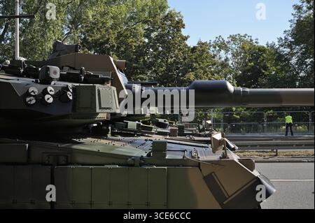Editorial.15 août 2025, à Varsovie, Pologne.un char de combat principal M1 Abrams de l'armée des États-Unis participe à un défilé militaire pendant l'armée polonaise Banque D'Images