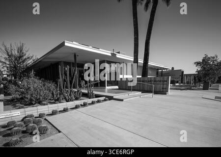 Palm Springs, Californie - 19 août 2016 : architecture moderne du milieu du siècle de l'hôtel de ville de Palm Springs Banque D'Images