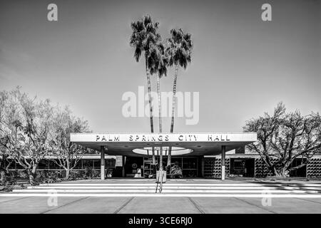 Palm Springs, Californie - 19 août 2016 : architecture moderne du milieu du siècle de l'hôtel de ville de Palm Springs Banque D'Images