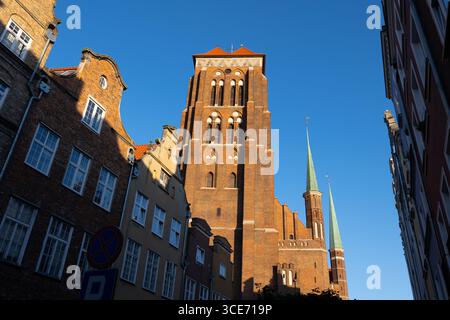 Basilique Marie dans la ville de Gdansk en Pologne. Basilique de l'Assomption de la Bienheureuse Vierge Marie, église catholique romaine, architecture gothique. Banque D'Images