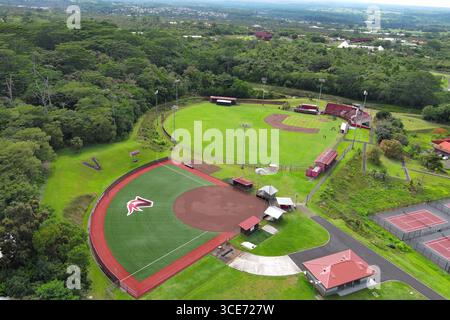 Une vue aérienne de l'Université d'Hawaï aux terrains de baseball et softball Hilo, mardi 15 juillet 2025, à Hilo, Hawaii. Banque D'Images