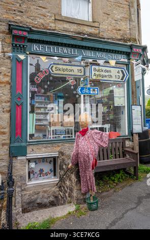 Kettlewell Scarecrow Festival and Trail dans les rues de Kettlewell, North Yorkshire, Angleterre. Banque D'Images
