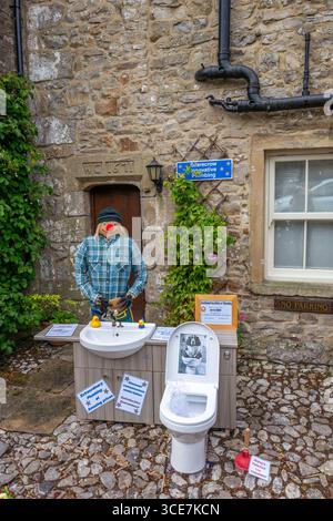 Kettlewell Scarecrow Festival and Trail dans les rues de Kettlewell, North Yorkshire, Angleterre. Banque D'Images
