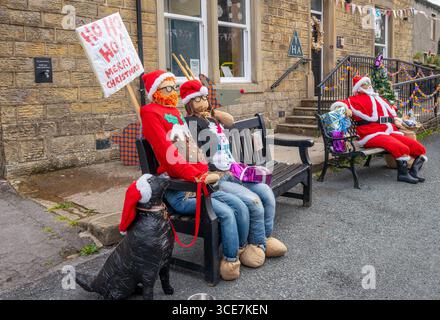 Kettlewell Scarecrow Festival and Trail dans les rues de Kettlewell, North Yorkshire, Angleterre. Banque D'Images