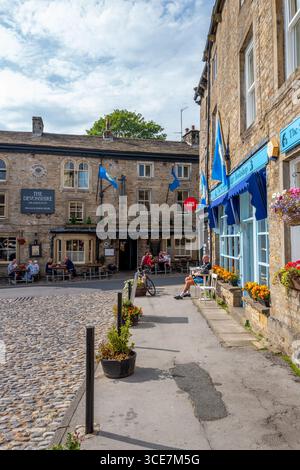 Grassington, une ville marchande du Yorkshire, en Angleterre, connue pour ses bâtiments historiques en pierre, sa place du marché pavée et une attraction touristique populaire. Banque D'Images