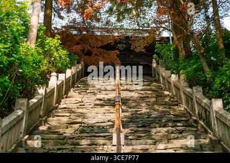 shikoku, JAPON - 2 mai 2025 Temple Sankaku ij No 65 dans le pèlerinage de Shikoku. Photo de haute qualité Banque D'Images
