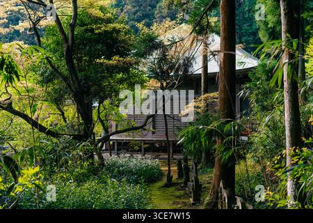 shikoku, JAPON - 2 mai 2025 Temple Sankaku ij No 65 dans le pèlerinage de Shikoku. Photo de haute qualité Banque D'Images