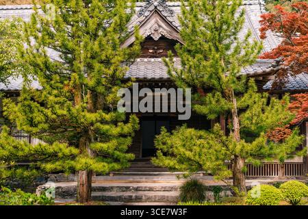 shikoku, JAPON - 2 mai 2025 Temple Sankaku ij No 65 dans le pèlerinage de Shikoku. Photo de haute qualité Banque D'Images