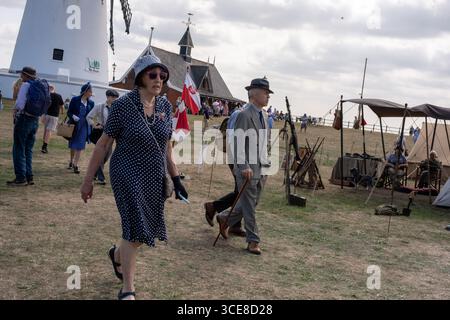 Lytham, lancashire/Royaume-Uni - 16 août 2025 : les participants du week-end de guerre de Lytham dans les années 1940 défilent devant des expositions historiques. Le e Banque D'Images