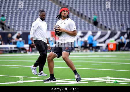Houston, Texas, États-Unis. 16 août 2025. Le quarterback C.J. Stroud (7 ans) des Texans de Houston se réchauffe avant le match de pré-saison entre les Texans de Houston et les Panthers de la Caroline à Houston, Texas, le 16 août 2025. (Crédit image : © Erik Williams/ZUMA Press Wire) USAGE ÉDITORIAL SEULEMENT ! Non destiné à UN USAGE commercial ! Banque D'Images