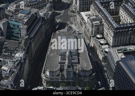 Vue aérienne du Royal Exchange et de la Banque d'Angleterre sur Threadneedle Street, City of London - depuis la plate-forme d'observation au 8 Bishopsgate Banque D'Images