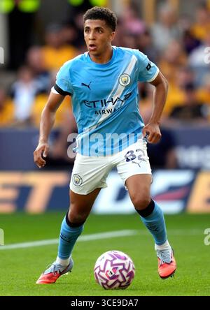 Rico Lewis de Manchester City en action lors du match de premier League au Molineux Stadium, Wolverhampton. Date de la photo : samedi 16 août 2025. Banque D'Images