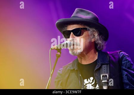 Musiker Wolfgang Niedecken mit der Band BAP BEI seinem Konzert auf der Bühne des Bonner KunstRasen. Der KunstRasen in Bonn ist eine sommerliche Konzertreihe mit Open-Air-Konzerten nahe des Rheinufers. Bonn, 16.08.2025 NRW Deutschland *** musicien Wolfgang Niedecken avec le groupe BAP à son concert sur la scène de la pelouse artistique de Bonn la pelouse artistique de Bonn est une série de concerts d'été avec des concerts en plein air près des rives du Rhin Bonn, 16 08 2025 NRW Allemagne Copyright : xChristophxHardtx Banque D'Images