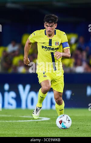 Villarreal, Espagne. 15 août 2025. VILLARREAL, ESPAGNE - 15 AOÛT : Gerard Moreno Centre-attaquant de Villarreal CF court avec le ballon pendant le match LaLiga EA Sports entre Villarreal CF et Real Oviedo au stade la Ceramica le 15 août 2025 à Villarreal, Espagne. (Photo de Jose Torres/photo Players images/Magara Press) crédit : Magara Press SL/Alamy Live News Banque D'Images