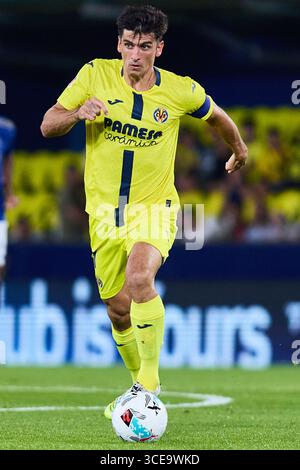 Villarreal, Espagne. 15 août 2025. VILLARREAL, ESPAGNE - 15 AOÛT : Gerard Moreno Centre-attaquant de Villarreal CF court avec le ballon pendant le match LaLiga EA Sports entre Villarreal CF et Real Oviedo au stade la Ceramica le 15 août 2025 à Villarreal, Espagne. (Photo de Jose Torres/photo Players images/Magara Press) crédit : Magara Press SL/Alamy Live News Banque D'Images