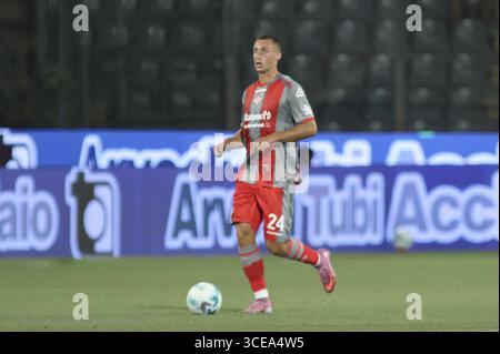 Crémone, Italie. 16 août 2025. Filippo Terracciano, de l'US Cremonese, joue le ballon lors de l'US Cremonese vs Palermo FC, match à 32° de la Coppa Italia Frecciarossa 2025-26 au stade Giovanni Zini de Cremona (CR), Italie, sur Agust 16, 2025. Crédit : Agence photo indépendante/Alamy Live News Banque D'Images