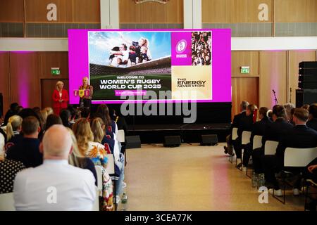 Sunderland, Angleterre, 16 août 2025. Beth Jones, conseillère de Sunderland, prononce un discours lors de l'événement d'accueil de l'équipe Women's Rugby World à l'hôtel de ville de Sunderland. Crédit : Colin Edwards/Alamy Live News Banque D'Images