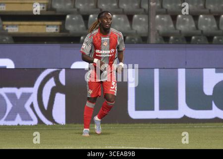 Crémone, Italie. 16 août 2025. Warren Bondo de l'US Cremonese lors de l'US Cremonese vs Palermo FC, match à 32° de la Coppa Italia Frecciarossa 2025-26 au stade Giovanni Zini à Cremona (CR), Italie, sur Agust 16, 2025. Crédit : Agence photo indépendante/Alamy Live News Banque D'Images
