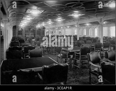 Salle à manger de première classe de la LIGNE ÉTOILE BLANCHE du RMS OLYMPIC à bord du RMS Olympic, 1911 – navire frère du Titanic » cette photographie de 1911 présente la salle à manger de première classe à bord du RMS Olympic, le navire frère du tristement célèbre RMS Titanic. Cette impressionnante salle à manger était située sur d-Deck et pouvait accueillir 532 passagers, ce qui en faisait la plus grande salle à manger jamais vue sur un navire à l'époque. La chambre était décorée dans le style jacobéen, peinte dans une couleur blanche arachide, avec des chaises en chêne et des tables conçues pour le luxe et le confort. Belfast 1911 Banque D'Images