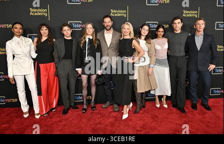 Los Angeles, États-Unis. 16 août 2025. Supra Ganesh, Fiona Dourif, Gerran Howell, Taylor Dearden, Noah Wyle, Katherine LaNasa, Isa Briones, Shabana Azeez, Patrick Ball et Shawn Hatosy arrivant pour le panel « The Pitt » au festival inaugural Televerse de la TV Academy - jour 3 au JW Marriott le 16 août 2025 à Los Angeles, CA. © LISA OConnor/AFF-USA.com crédit : AFF/Alamy Live News Banque D'Images