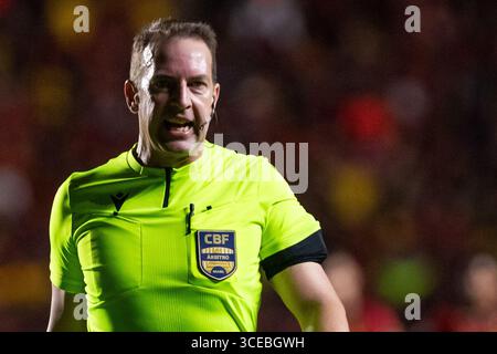 Recife, Brésil. 17 août 2025. PE - RECIFE - 08/16/2025 - BRÉSIL A 2025, SPORT x SAO PAULO - arbitre Lucas Paulo Torezin lors du match entre Sport et Sao Paulo au stade Ilha do Retiro pour le championnat brésilien A 2025. Photo : Rafael Vieira/AGIF crédit : AGIF/Alamy Live News Banque D'Images