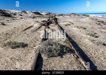 Chemin de fer dans la ville minière abandonnée d'Elizabeth Bay - près de Luderitz, Namibie, Afrique Banque D'Images