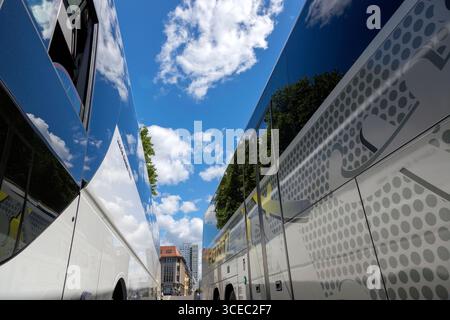 Berlin, Allemagne - 01 juillet 2018 : bus touristiques dans les rues de Berlin. Banque D'Images