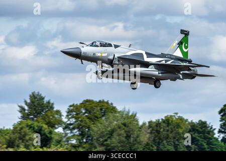 Pakistan Air Force - CAC/PAC JF-17C Thunder, arrivée à la RAF Fairford pour le Royal International Air Tattoo 2025. Banque D'Images