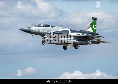 Pakistan Air Force - CAC/PAC JF-17C Thunder, arrivée à la RAF Fairford pour le Royal International Air Tattoo 2025. Banque D'Images