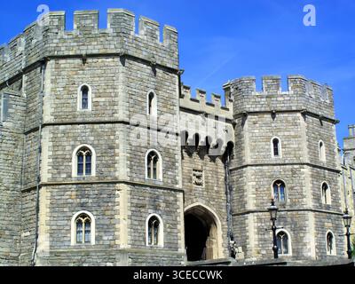 Henry VIII Gateway on Castle Hill Windsor Castle England UK, construit par Guillaume le Conquérant après son invasion de l'Angleterre en 1066, destination de voyage Banque D'Images