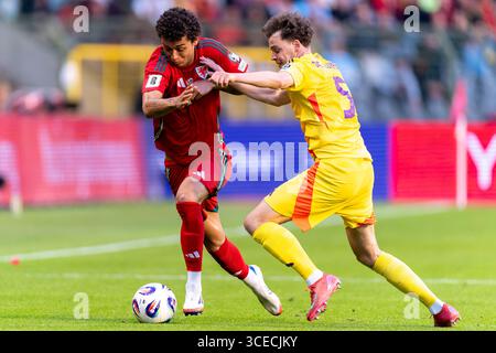 BRUXELLES, BELGIQUE - 9 JUIN : Brennan Johnson, du pays de Galles, se bat pour le ballon avec Maxim de Cuyper, de Belgique, lors du match de qualification pour la Coupe du monde FIFA 2026 entre la Belgique et le pays de Galles au stade Roi Baudouin le 9 juin 2025 à Bruxelles, Belgique. (Photo de Joris Verwijst/Orange Pictures) Banque D'Images