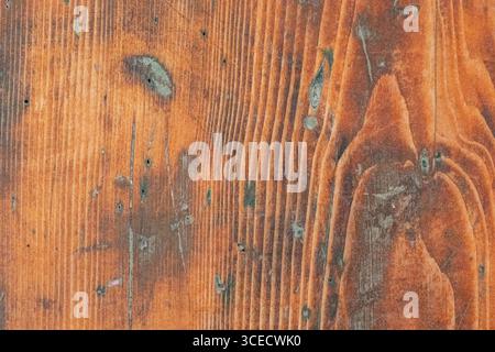 Image en gros plan d'une surface rustique en bois présentant des motifs et des rainures riches et naturels. La texture détaillée et les tons terreux soulignent le b organique Banque D'Images